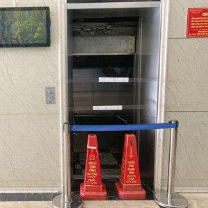 Thang máy tải rác